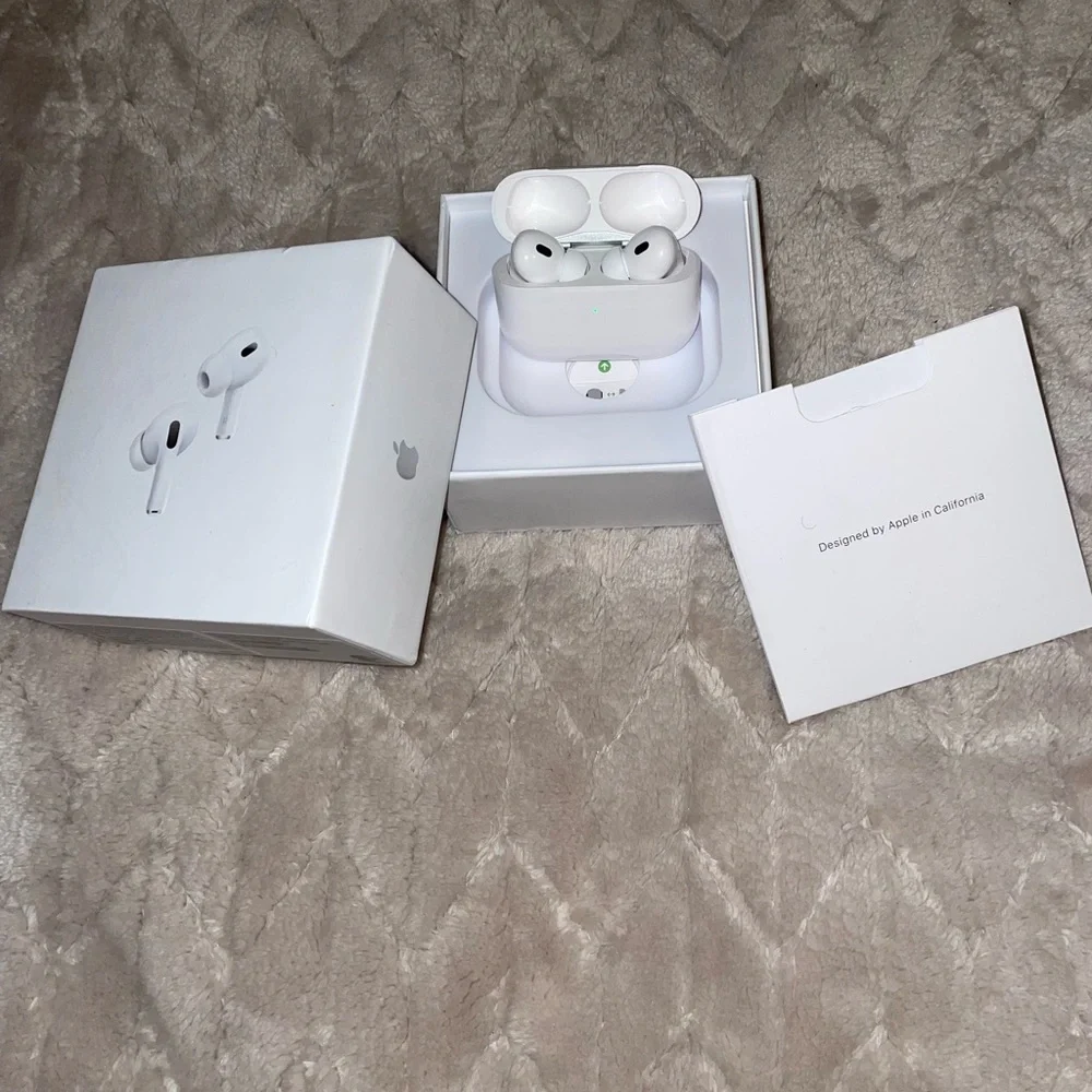 Apple White Earbuds with Charging Case